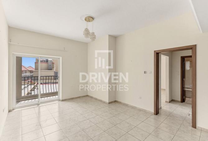 Ready to Move in | High Floor | Great Location photo 3