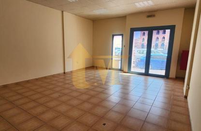Shop - Studio - 1 Bathroom for rent in Building Y24 - England Cluster - International City - Dubai