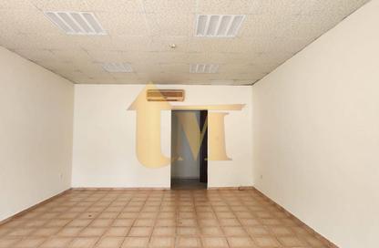 Shop - Studio - 1 Bathroom for rent in Building Y24 - England Cluster - International City - Dubai