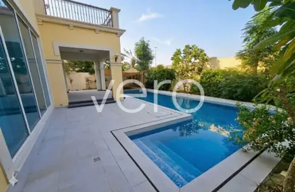 Villa - 4 Bedrooms - 5 Bathrooms for rent in District 9 - Jumeirah Park - Dubai