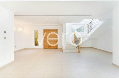 Villa - 4 Bedrooms - 5 Bathrooms for rent in District 9 - Jumeirah Park - Dubai