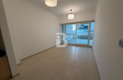 Apartment - 1 - 1 for rent in Mayfair Tower - Business Bay - Dubai
