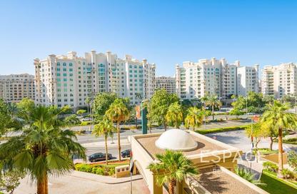 Apartment - 2 Bedrooms - 3 Bathrooms for rent in Al Nabat - Shoreline Apartments - Palm Jumeirah - Dubai
