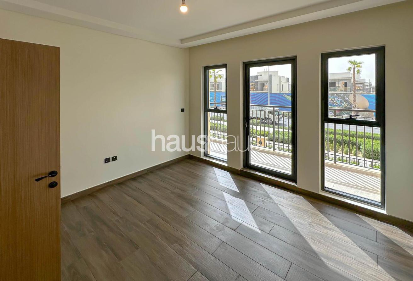 Single Row | Corner Unit | Close to lagoons photo 4
