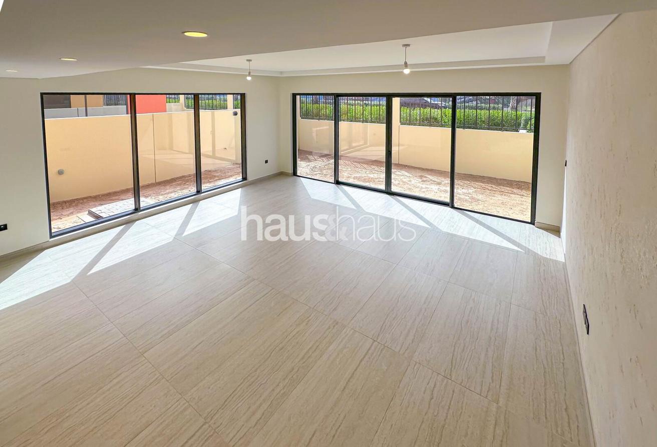 Single Row | Corner Unit | Close to lagoons photo 13