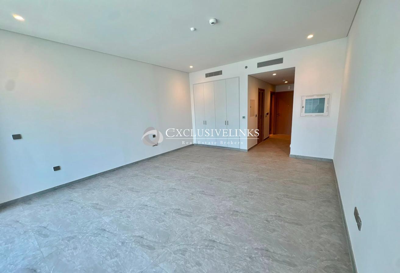 Full Canal Views | Unfurnished | Mid Floor| Vacant photo 6