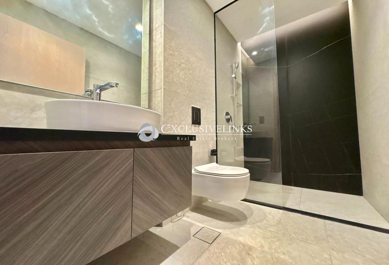 Full Canal Views | Unfurnished | Mid Floor| Vacant photo 8