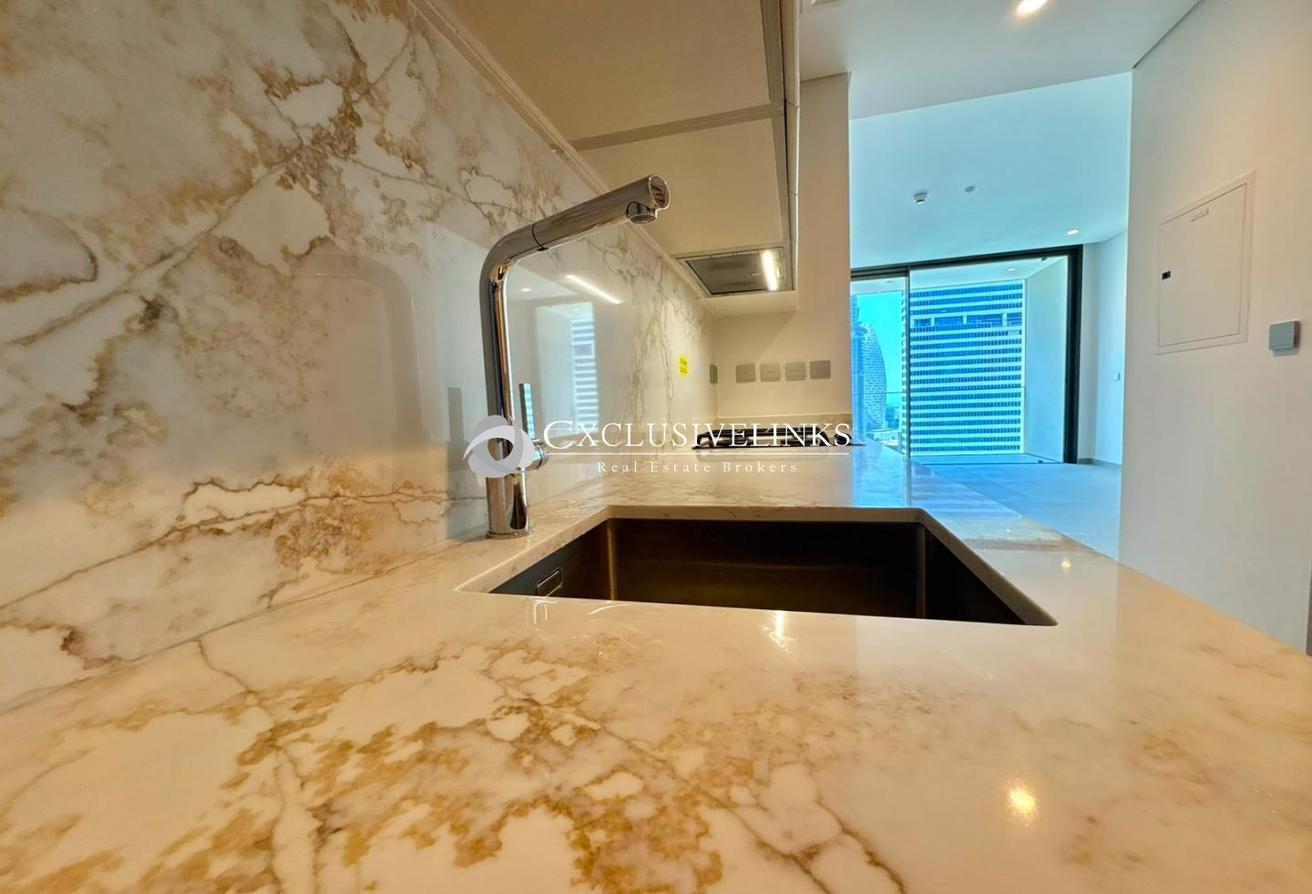 Full Canal Views | Unfurnished | Mid Floor| Vacant photo 7