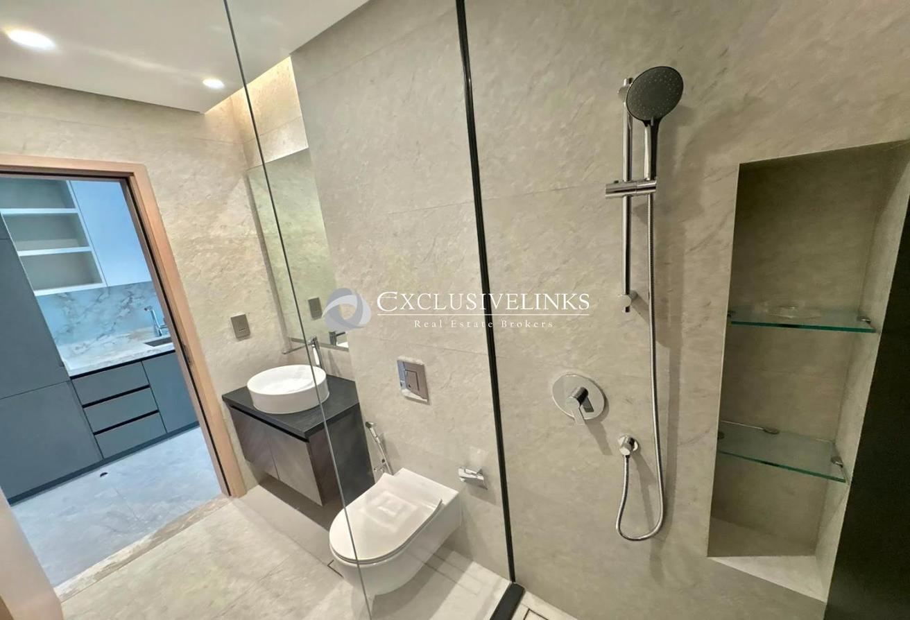 Full Canal Views | Unfurnished | Mid Floor| Vacant photo 9