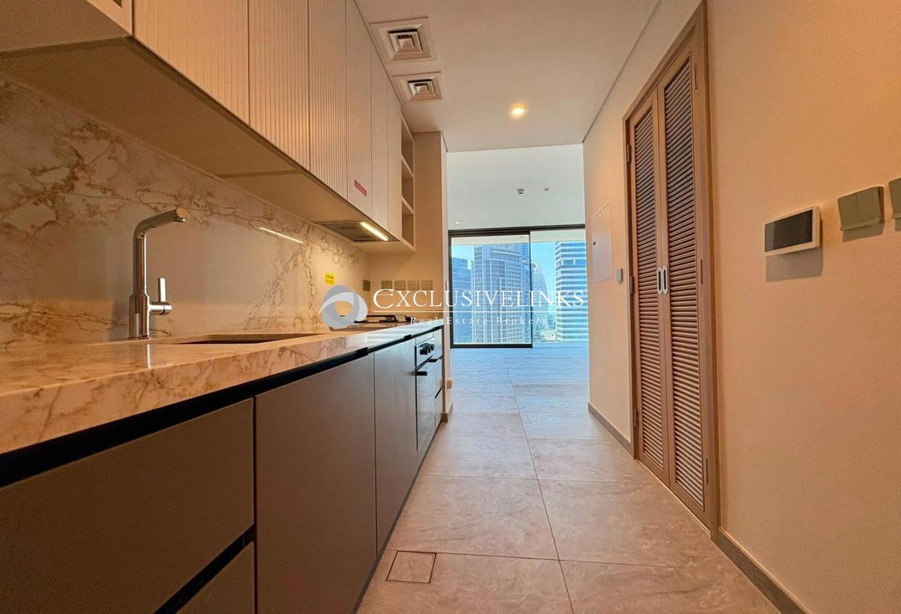 Full Canal Views | Unfurnished | Mid Floor| Vacant photo 2