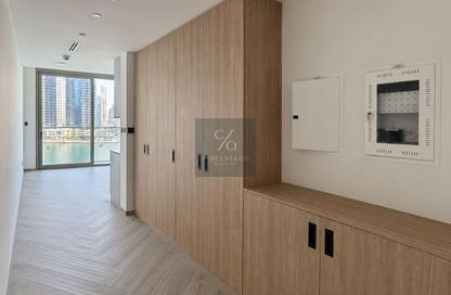 Apartment - 1 - 1 for rent in Peninsula Three - Peninsula - Business Bay - Dubai