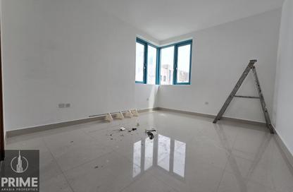 Apartment - 2 Bedrooms - 2 Bathrooms for rent in Al Nahyan - Abu Dhabi