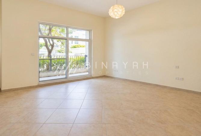 Prime Location | Vacant | Natural Light photo 3