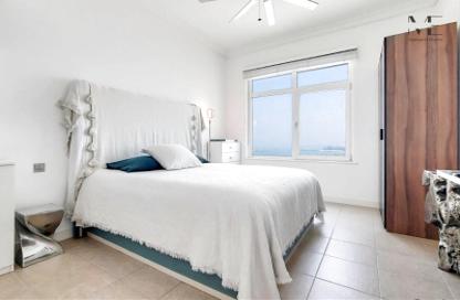 Apartment - 2 Bedrooms - 3 Bathrooms for rent in Al Msalli - Shoreline Apartments - Palm Jumeirah - Dubai