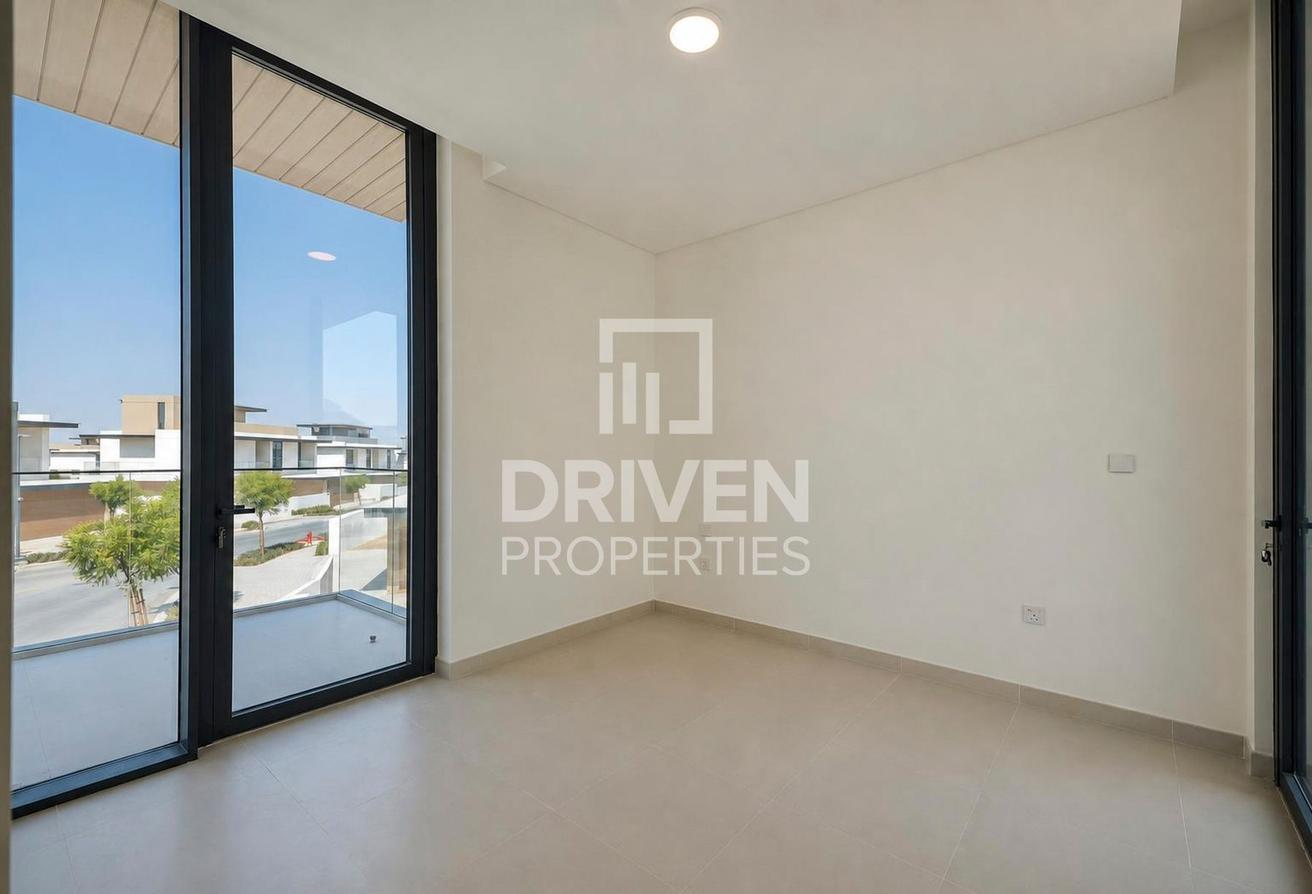 Elegant Living | Spacious Plot | Prime Location photo 20