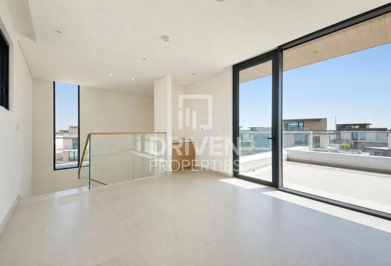 Elegant Living | Spacious Plot | Prime Location photo 8