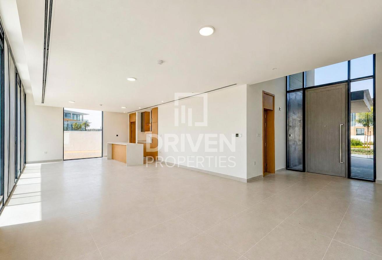 Elegant Living | Spacious Plot | Prime Location photo 2