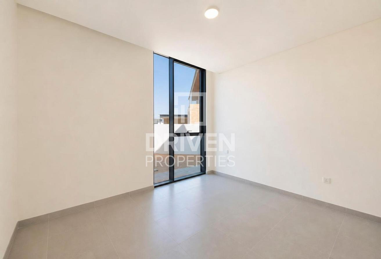 Elegant Living | Spacious Plot | Prime Location photo 12