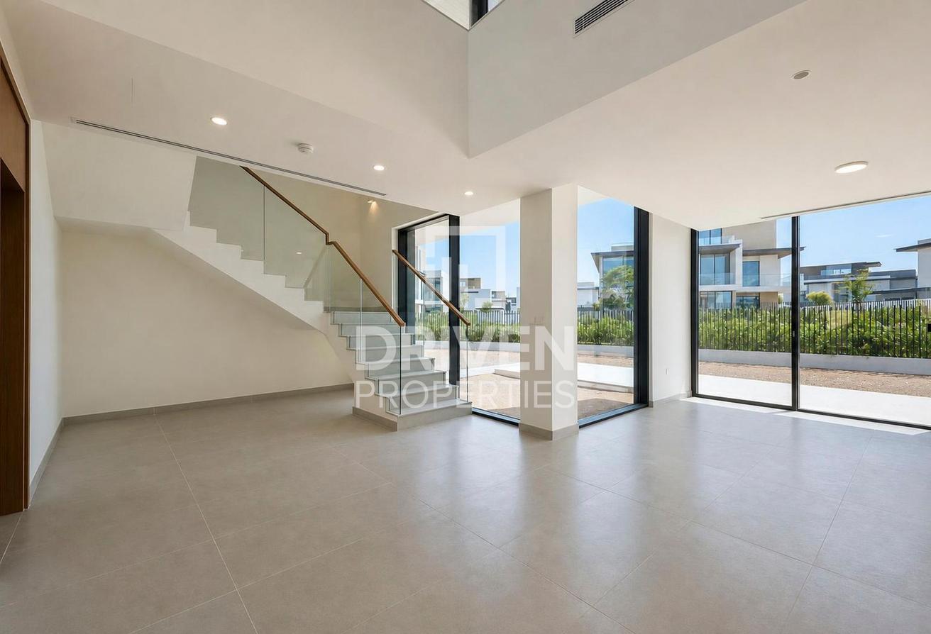 Elegant Living | Spacious Plot | Prime Location photo 4