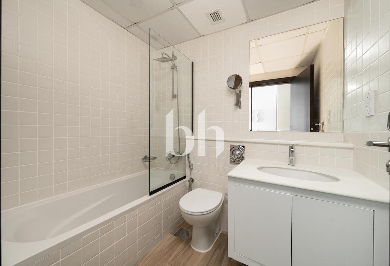 Upgraded | Fully Furnished | Full Marina View photo 11