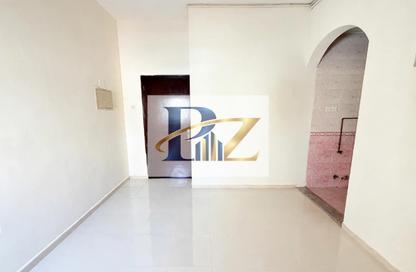 Apartment - Studio - 1 for rent in Muwailih Building - Muwaileh - Sharjah