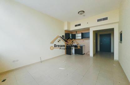 Apartment - Studio - 1 Bathroom for rent in Silicon Gates 4 - Silicon Gates - Dubai Silicon Oasis - Dubai