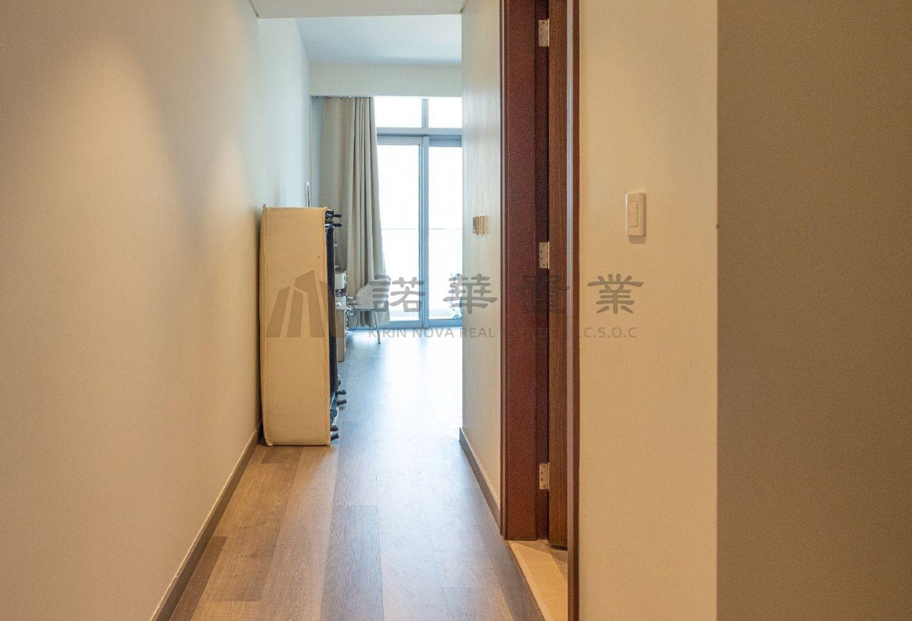 Ready To Move | Burj Khalifa View | Spacious photo 12