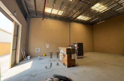 Warehouse - Studio - 1 for rent in Al Sajaa - Sharjah