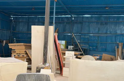Warehouse - Studio - 1 Bathroom for rent in Umm Ramool - Dubai