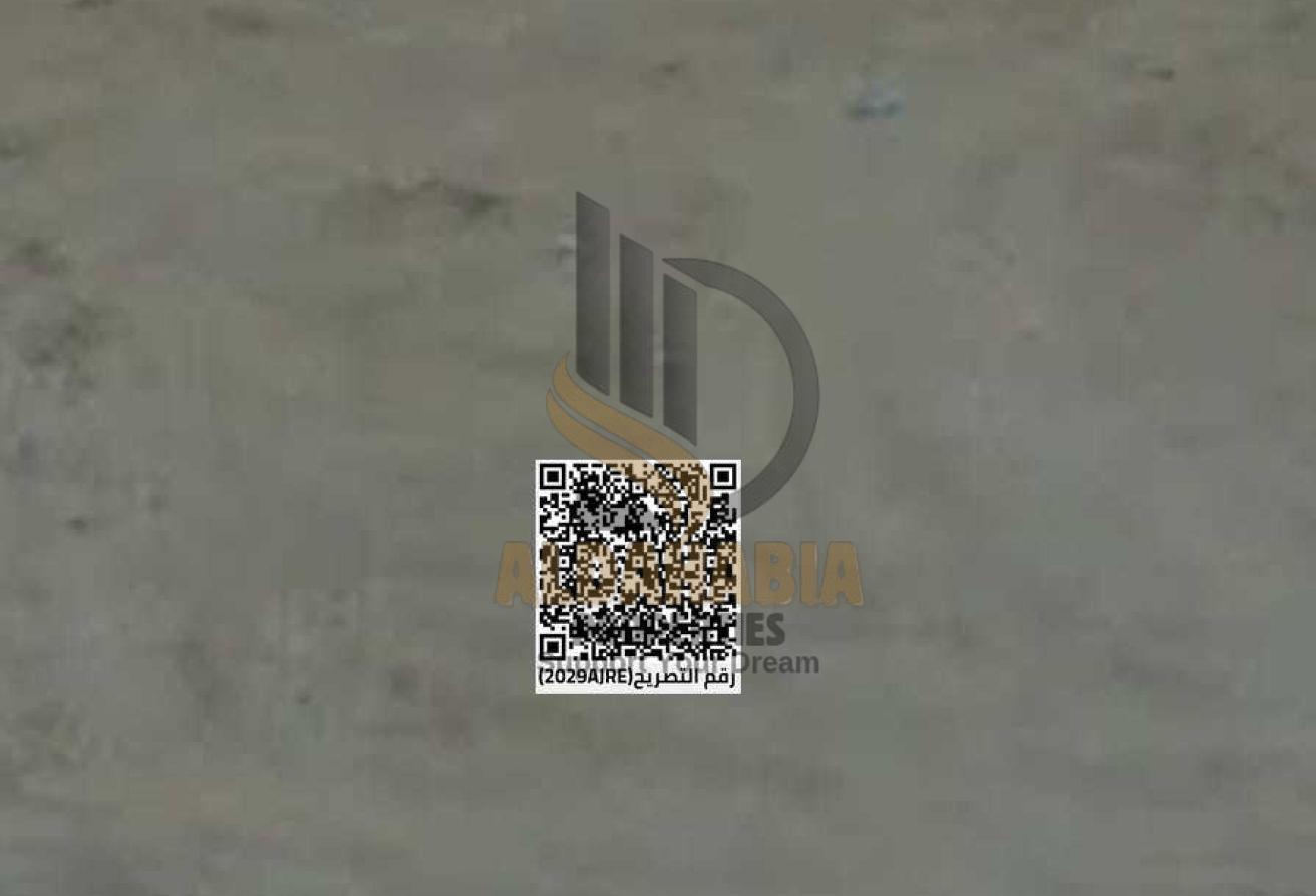 قطعة أرض مركزية مكوّنة من أربعة طوابق معروضة للبيع