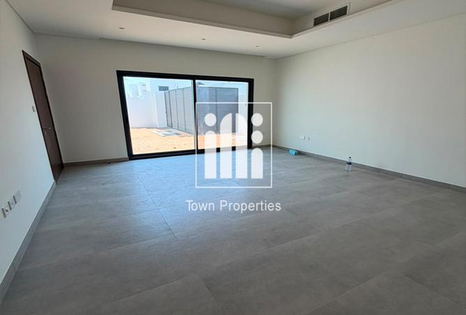 4-bed villa in Fay Alreeman · Maid's room — photo 3