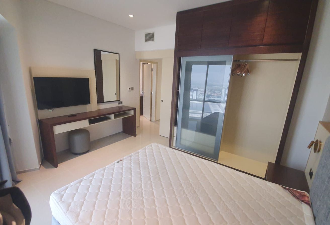 DUPLEX | FULLY FURNISHED | SZR VIEW | VACANT gallery image