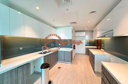 Apartment - 3 Bedrooms - 5 Bathrooms for rent in Waterfront Residential Towers - Tourist Club Area - Abu Dhabi Apartment - 3 Bedrooms - 5 Bathrooms for rent in Waterfront Residential Towers - Tourist Club Area - Abu Dhabi