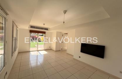 Villa - 2 Bedrooms - 3 Bathrooms for rent in Springs 14 - The Springs - Dubai