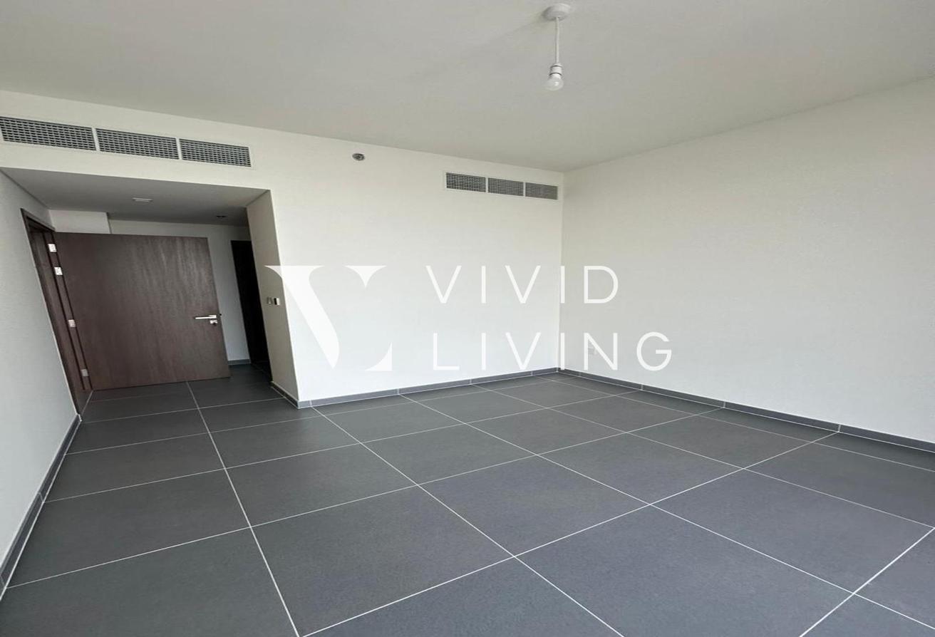 Sea View | vacant | Spacious Layout photo 3