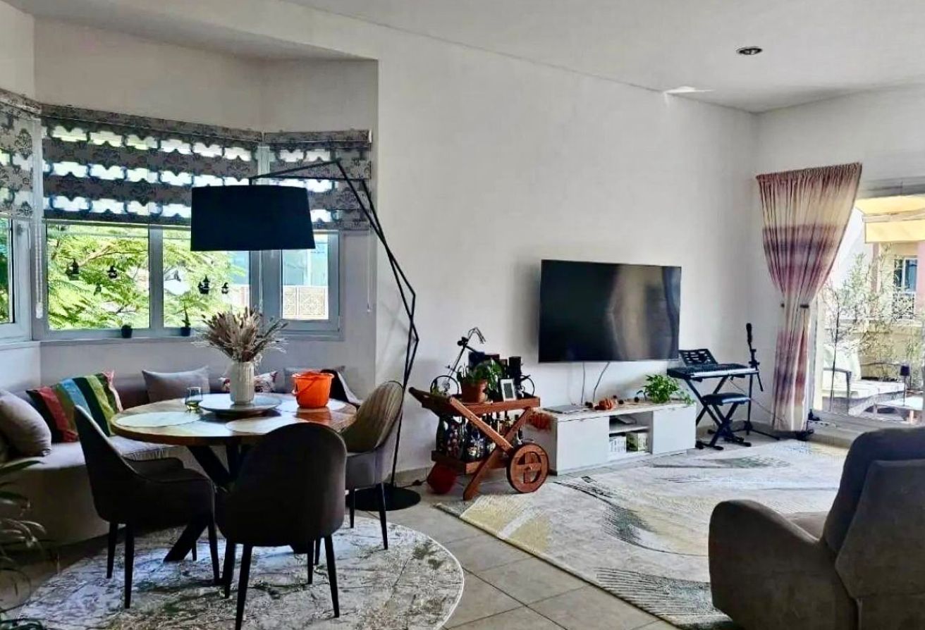 TENANTED | UNFURNISHED| SPACIOUS UNIT