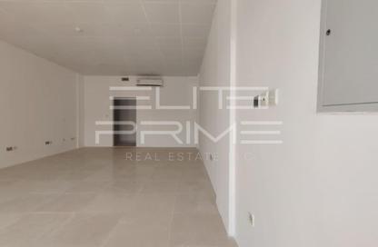 Shop - Studio - 1 Bathroom for rent in Building Y23 - England Cluster - International City - Dubai