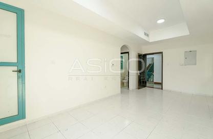 Apartment - 1 - 2 for rent in Al Muraqqabat - Deira - Dubai