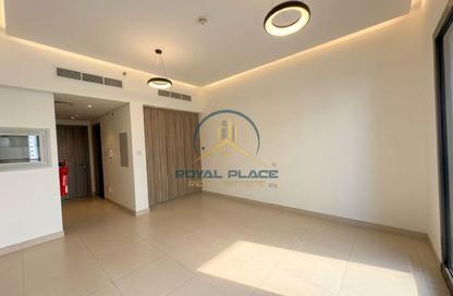 Apartment - Studio - 1 Bathroom for rent in Bin Suloom Building - Al Jaddaf - Dubai