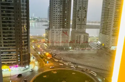 شقة - 2 غرف نوم - 2 حمامات للايجار في برج منازل 5 - شارع التعاون - التعاون - الشارقة