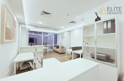 مكتب - 2 غرف نوم - 1 حمام للايجار في برج تماني - الخليج التجاري - دبي