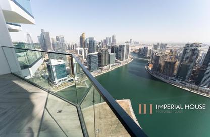 Apartment - 1 - 2 for rent in Peninsula Three - Peninsula - Business Bay - Dubai