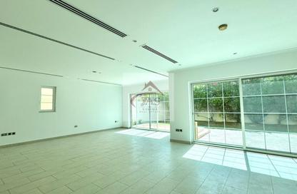 Villa - 4 - 5 for rent in District 8 - Jumeirah Park - Dubai