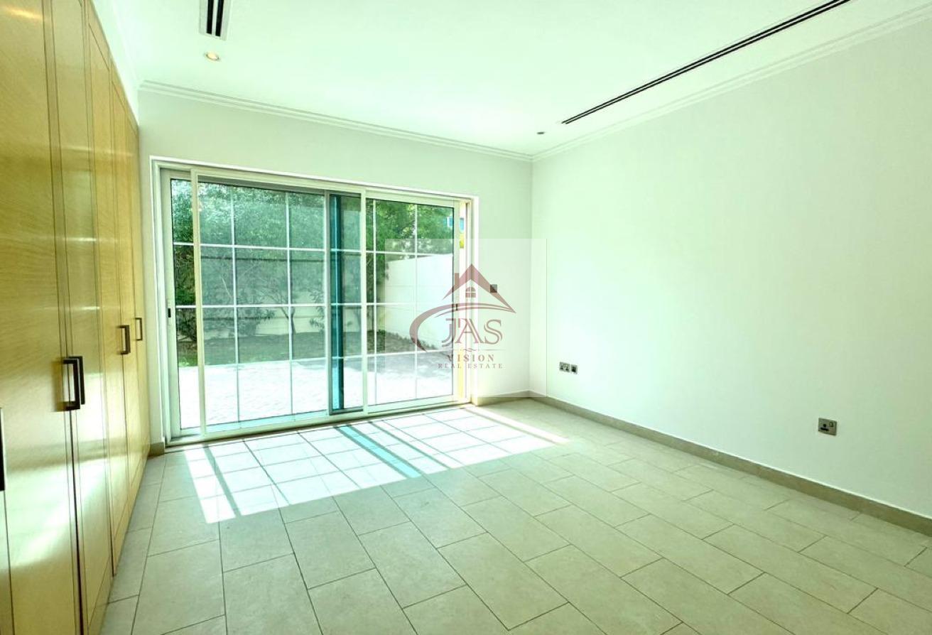 SINGLE ROW | HUGE GARDEN | 4 BEDROOMS LEGACY VILLA photo 2