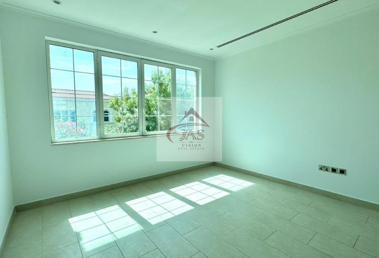SINGLE ROW | HUGE GARDEN | 4 BEDROOMS LEGACY VILLA photo 4