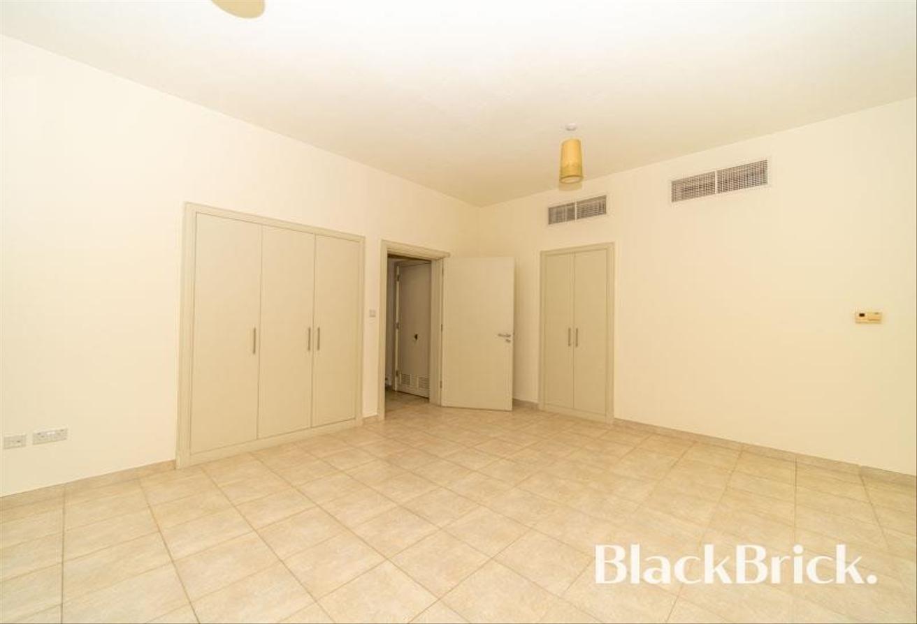 Prime Location |Golf Facing| Swimming Pool photo 4