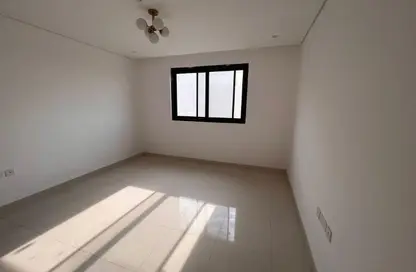 شقة - غرفة نوم - 2 حمامات للايجار في الزاهية 1 - الزاهية - تجارية مويلح - الشارقة