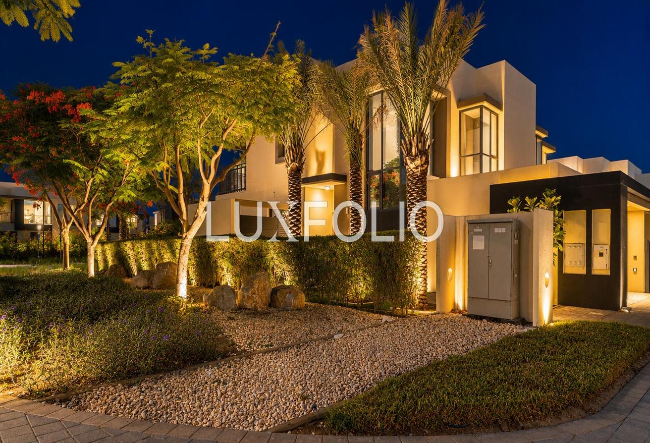 Luxury Upgrades | True Corner | Large Plot photo 2