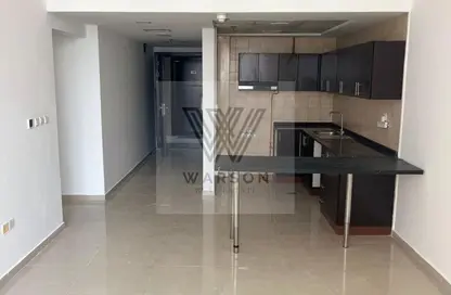 شقة - غرفة نوم - 2 حمامات للبيع في برج فرانكفورت - مدينة دبي الرياضية - دبي