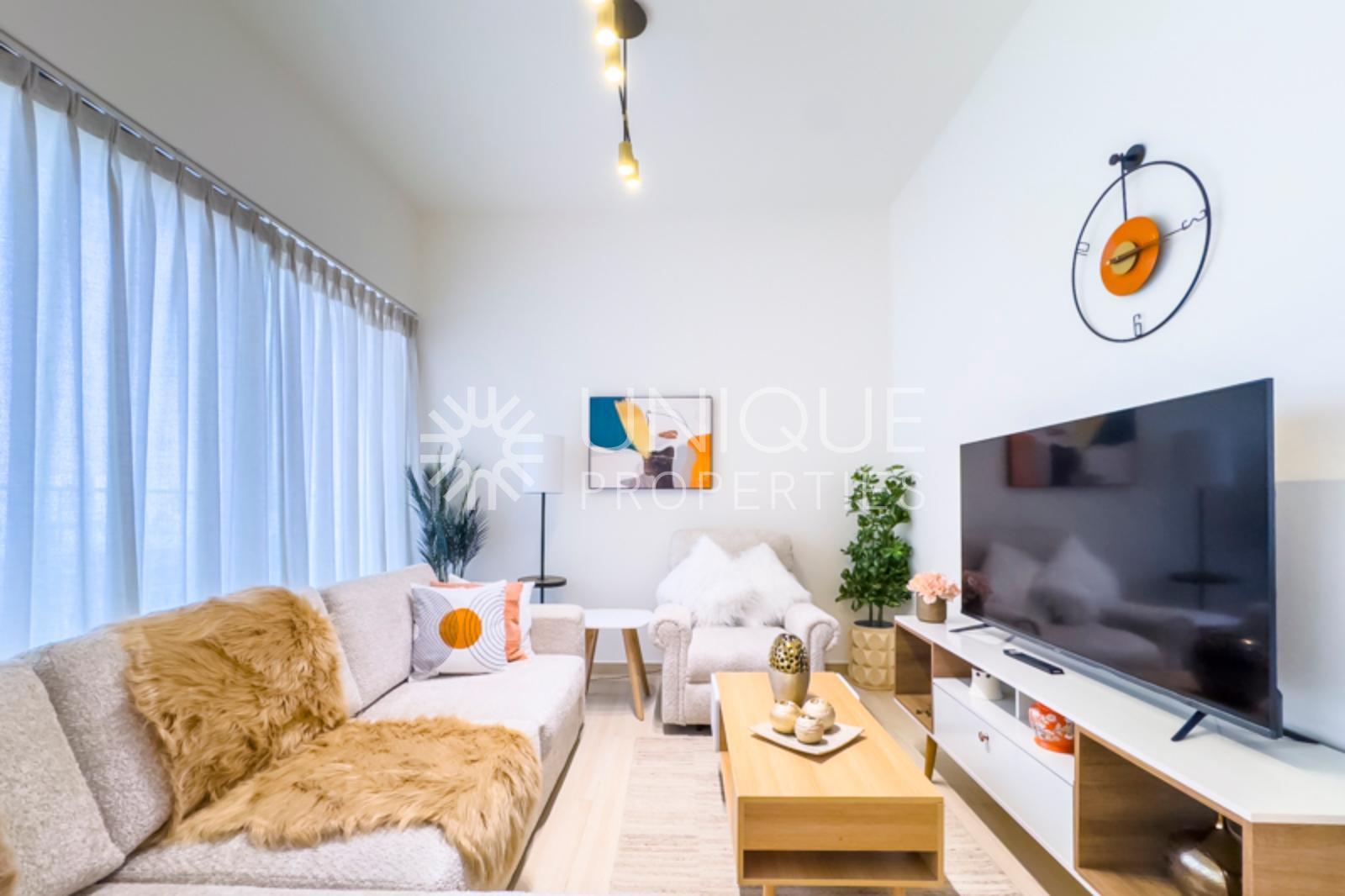 Corner Unit | Pool View | Spacious | Furnished